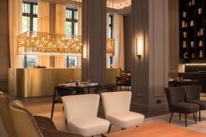 Posezení v ubytování Kozmo Hotel Suites & Spa - Small Luxury Hotels of the World