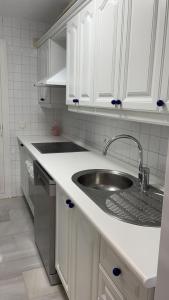 Η κουζίνα ή μικρή κουζίνα στο Mi Capricho Luxury Apartment Bajo, P03