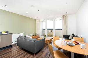 Posezení v ubytování Two bedroom apartments close to Heathrow