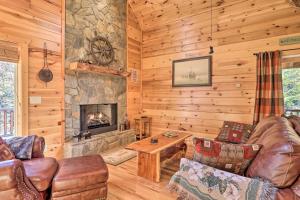 Woodsy Oasis with Fire Pit, Grill and Game Room!