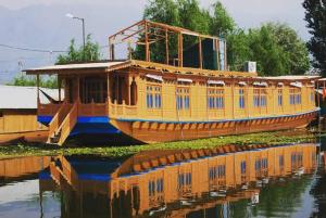 Foto da galeria de Dilshad Houseboats em Srinagar