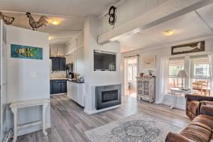 A kitchen or kitchenette at Seaside SK Getaway Steps to Matunuck Beach!