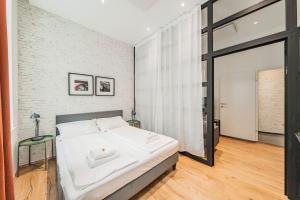 Łóżko lub łóżka w pokoju w obiekcie ZEUS Design Apartments Herz