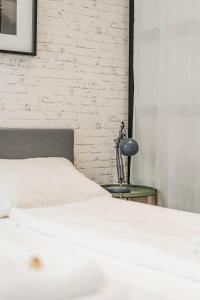 Łóżko lub łóżka w pokoju w obiekcie ZEUS Design Apartments Herz