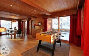 Gallery image of 2AlpesChalets - Chalet Marie 2 - Standing et Sauna aux pieds des pistes in Les Deux Alpes