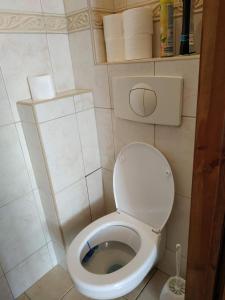 Kúpeľňa v ubytovaní mieszkanie dwupokojowe w Pucku + 8 fotografií