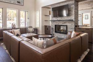 a living room with a couch and a fireplace at Spanish Peaks Highlands Cabin 45 in Big Sky