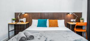 Llit o llits en una habitació de Traveller House