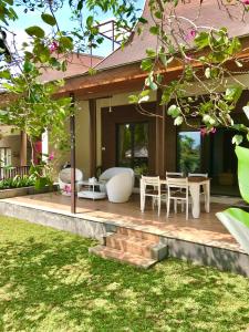 Galeriebild der Unterkunft Vimala Hills Villa 4 Bedroom with Mountain View in Bogor