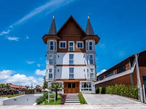 a large house with towers on top of it at Locanda Casa D'Oro in Gramado