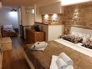a bedroom with a large bed with towels on it at Appartamento Gattapone 9 in Gubbio