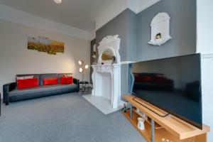Ruang duduk di Hull Large 4 Bedrooms 8 Beds Home - Close to A63 MKM Stadium & HRI