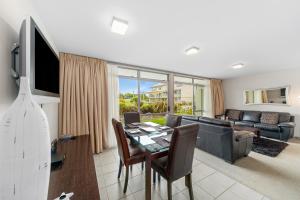 TV/trung tâm giải trí tại Affordable One Bedroom Apartment Lake Taupo C4