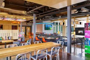 Aloft Denver Airport at Gateway Park 레스토랑 또는 맛집