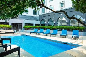 Hồ bơi trong/gần Sheraton Suites Columbus Worthington