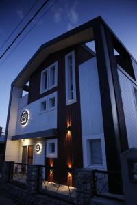 a black and white building at night with lights at Meraki Lofts in El Chalten