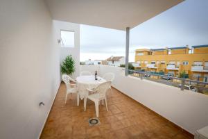 En balkon eller terrasse på MONTESOL HOME - Parking Gratis