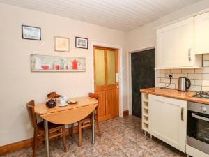 A cozinha ou cozinha compacta de Chare Close Cottage