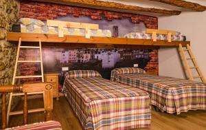 A bed or beds in a room at Habitour - Casa Palmira