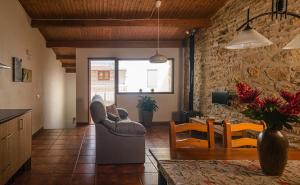 A seating area at Habitour - Casa Palmira