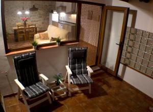 A seating area at Habitour - Casa Palmira