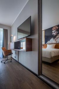 Een bed of bedden in een kamer bij Radisson Blu, Basel