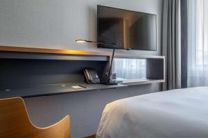 Een TV en/of entertainmentcenter bij Radisson Blu, Basel
