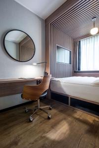 Een bed of bedden in een kamer bij Radisson Blu, Basel