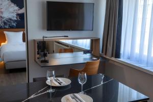 Een TV en/of entertainmentcenter bij Radisson Blu, Basel
