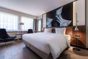 Een bed of bedden in een kamer bij Radisson Blu, Basel