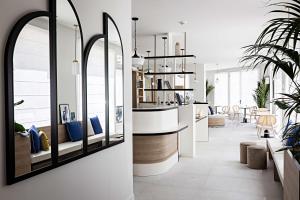 Een keuken of kitchenette bij Le Riviera Collection, Signature Collection by Best Western