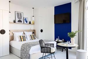 Een bed of bedden in een kamer bij Le Riviera Collection, Signature Collection by Best Western