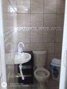 Ванна кімната в Kitnet mobiliada Madre de Deus