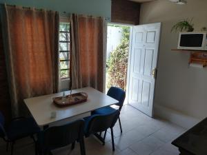 a dining room with a table and chairs and a window at Departamentos Fuentes in Cipolletti