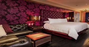 Postel nebo postele na pokoji v ubytování The Cromwell Hotel & Casino + 37 fotografií