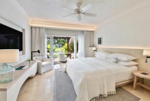 Кровать или кровати в номере LUX* Le Morne Resort