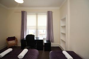 Un lugar para sentarse en 2 bed flat, Cambuslang, Glasgow, free parking