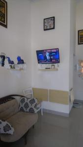 a living room with a couch and a flat screen tv at Vila Bandungan in Bandungan +3 photos