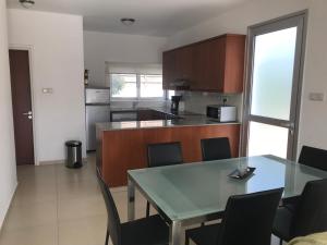 Kuchyň nebo kuchyňský kout v ubytování Coral Bay Villa 7, walking distance to the beach