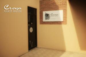 Certifikát, hodnocení, plakát nebo jiný dokument vystavený v ubytování Crown Guest House