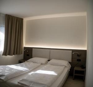 Postel nebo postele na pokoji v ubytování Hotel Garnì Villa Fontana