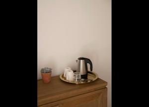 Příslušenství pro přípravu čaje a kávy v ubytování La SAURA