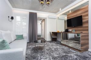 Televízia a/alebo spoločenská miestnosť v ubytovaní Aparthotel Rakowicka Residence