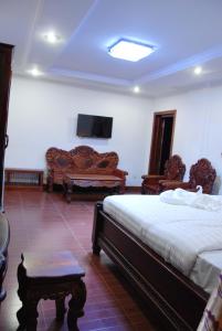 Postel nebo postele na pokoji v ubytování Emerald BB Battambang Hotel