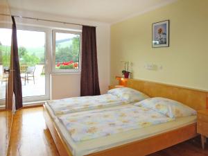 Postel nebo postele na pokoji v ubytování Holiday Home Mayrhofer by Interhome