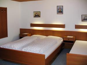 Ένα ή περισσότερα κρεβάτια σε δωμάτιο στο Apartment Ferienwohnung Fichte by Interhome
