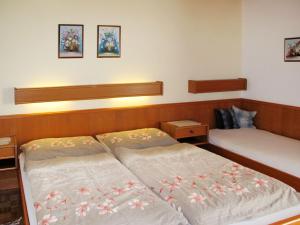 Postel nebo postele na pokoji v ubytování Apartment Fichte by Interhome