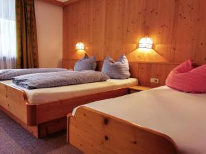 Łóżko lub łóżka w pokoju w obiekcie Holiday Home Kainer by Interhome