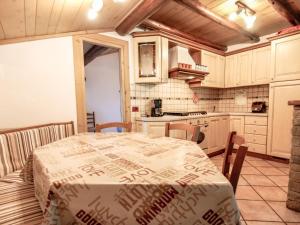 Kuchyň nebo kuchyňský kout v ubytování Apartment Santa Lucia-1 by Interhome