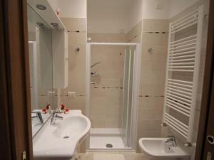 Koupelna v ubytování Apartment Rondinelli by Interhome